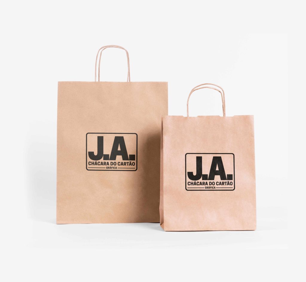 Sacolas de Papel Personalizadas: A Solução Ideal para Sua Marca! 1 Mockup sacola de kraft 1 J.A. Chácara do Cartão